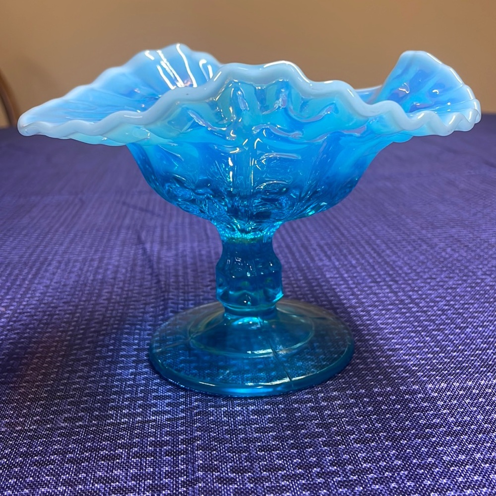 DUGAN #617 BLUE OPALESCENT GLASS PRESSED COIN SPOT TRI-CORNER CRE COMPOTE  KNY94